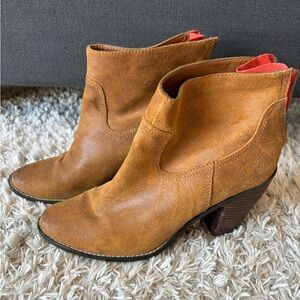 DOLCE VITA. Tan suede ankle boot with burnished detail. Back zipper.  size 10.